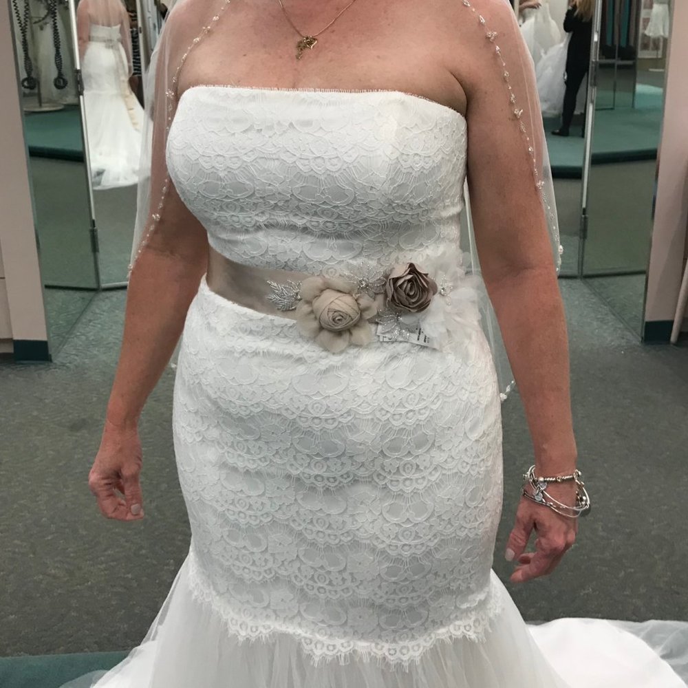 Wedding Dress Strapless Lace Trumpet w/Tulle Skirt - Picture 5 of 8